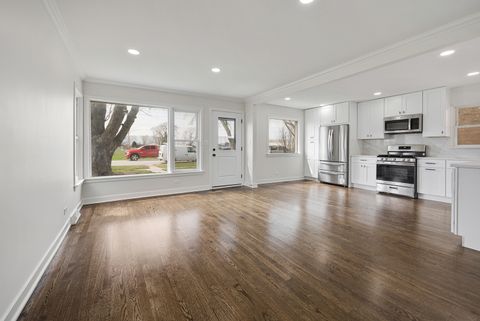 Tiny photo for 7727 New England Avenue, Burbank, IL 60459 (MLS # 12616521)