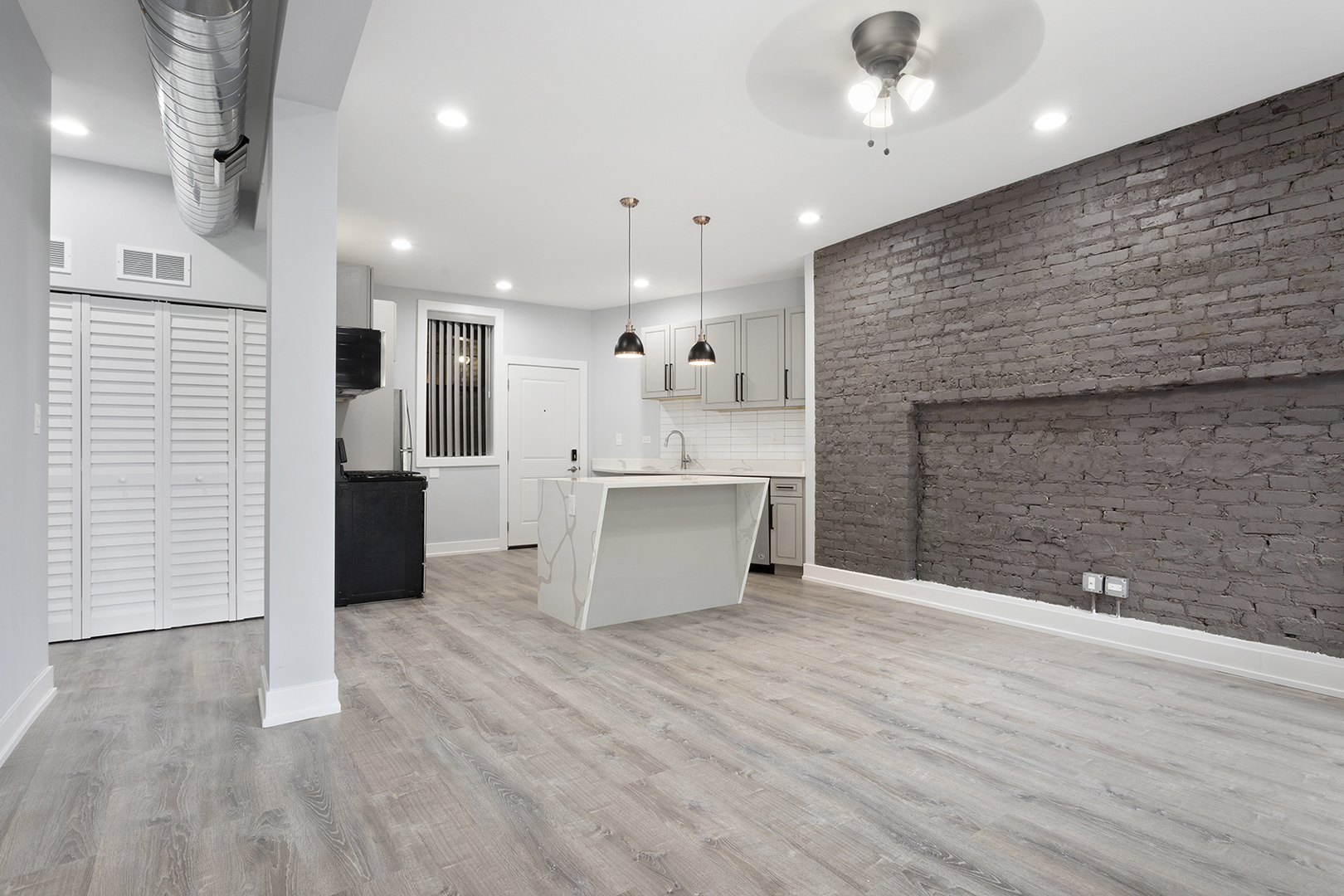 7644 N Eastlake Terrace 2