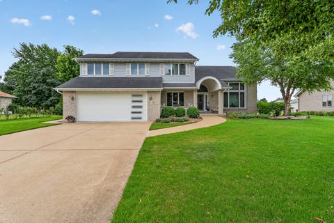 Photo of 604 Mahoney Drive, Minooka, IL 60447 (MLS # 12554403)