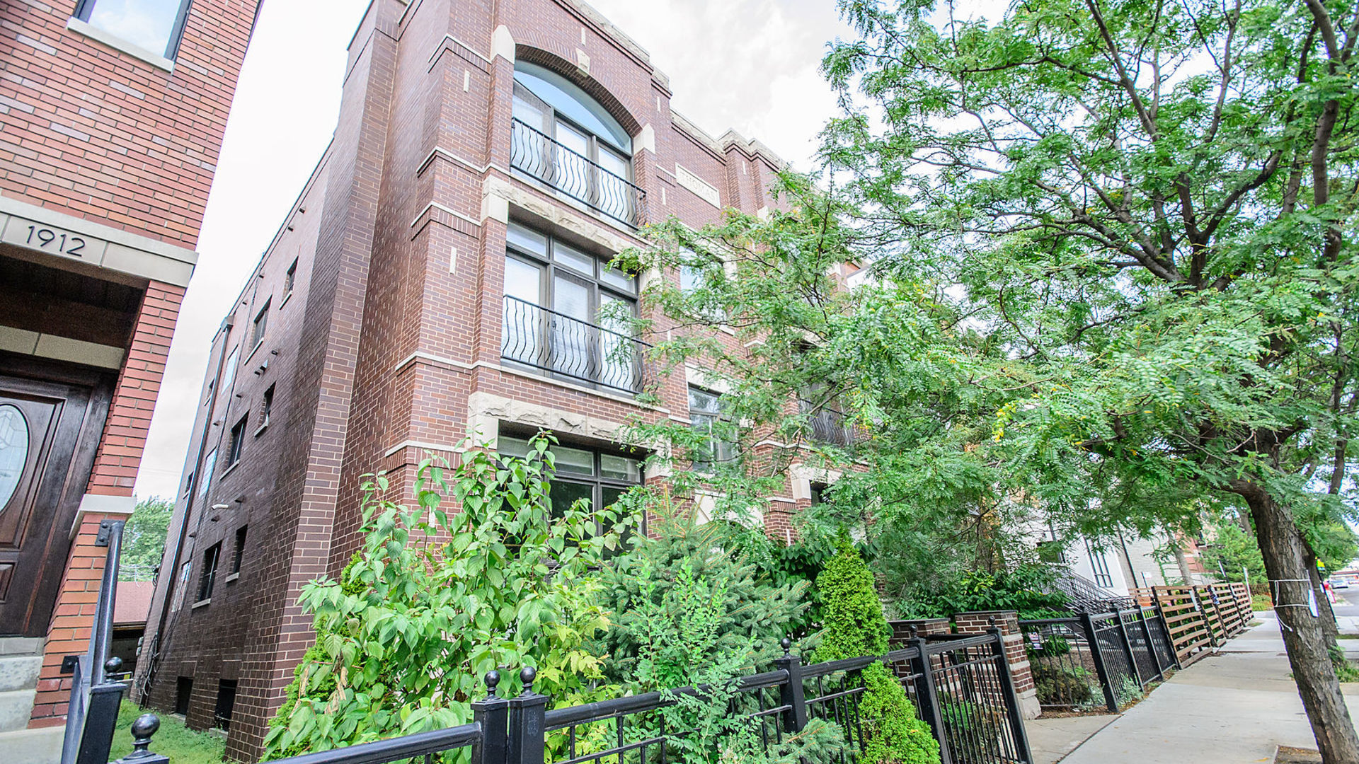 1910 W Armitage Avenue 3W