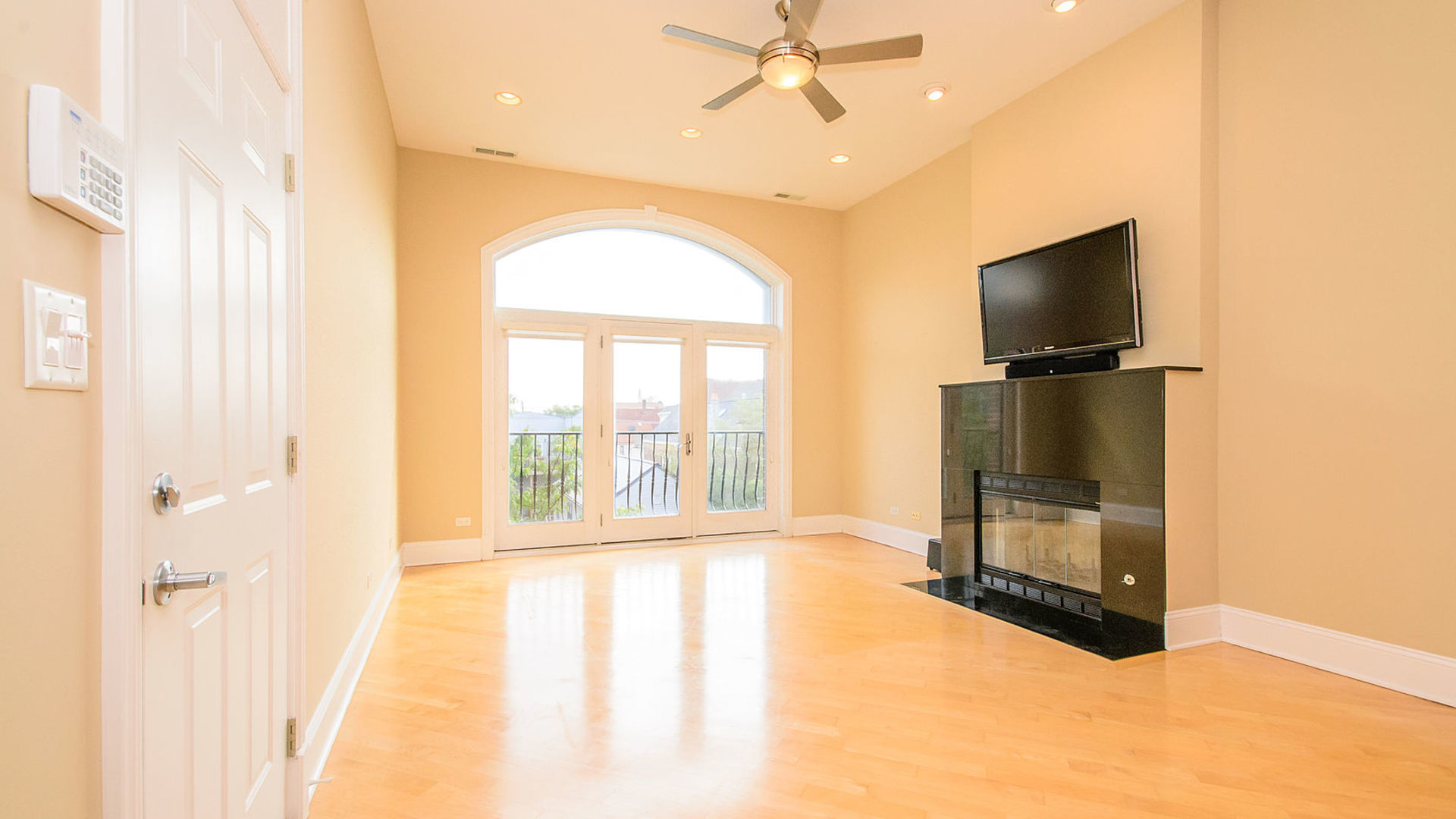 1910 W Armitage Avenue 3W