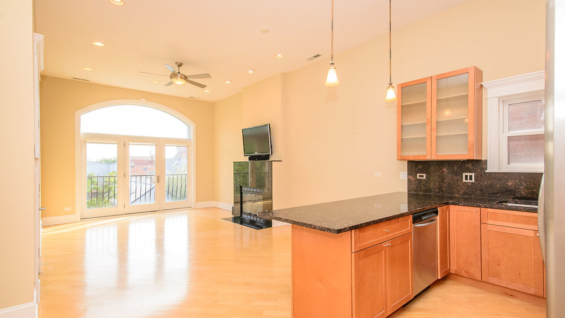 1910 W Armitage Avenue 3W