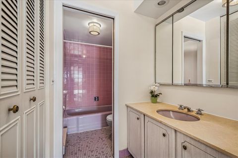 Tiny photo for 828 Oakton Street #3F, Evanston, IL 60202 (MLS # 12501875)