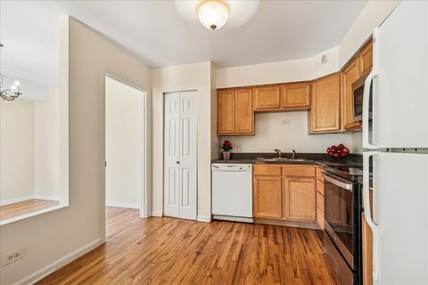 Tiny photo for 828 Oakton Street #3F, Evanston, IL 60202 (MLS # 12501875)