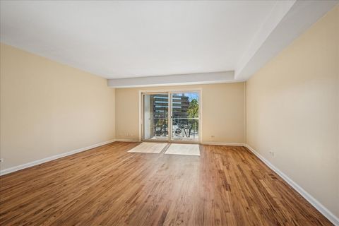 Tiny photo for 828 Oakton Street #3F, Evanston, IL 60202 (MLS # 12501875)