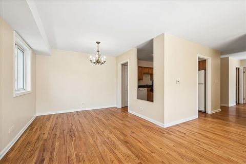 Tiny photo for 828 Oakton Street #3F, Evanston, IL 60202 (MLS # 12501875)