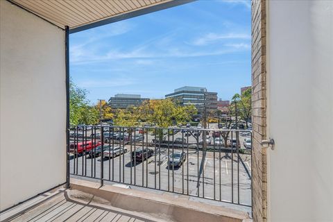 Tiny photo for 828 Oakton Street #3F, Evanston, IL 60202 (MLS # 12501875)