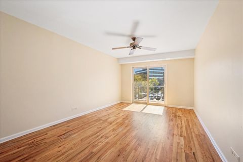 Tiny photo for 828 Oakton Street #3F, Evanston, IL 60202 (MLS # 12501875)