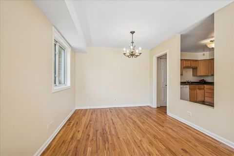 Tiny photo for 828 Oakton Street #3F, Evanston, IL 60202 (MLS # 12501875)