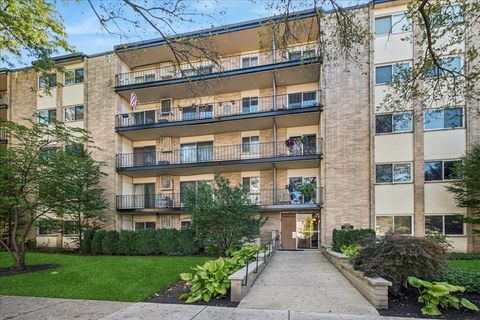 828 Oakton Street 3F Evanston IL 60202