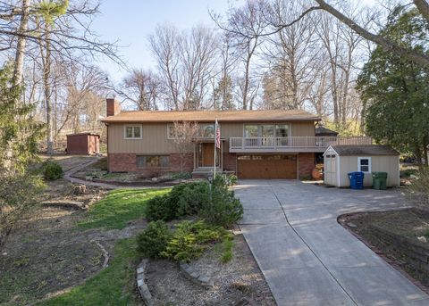 Photo of 3 Heather Lane, Clinton, IA 52732 (MLS # 12549466)