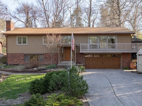 Photo of 3 Heather Lane, Clinton, IA 52732 (MLS # 12549466)