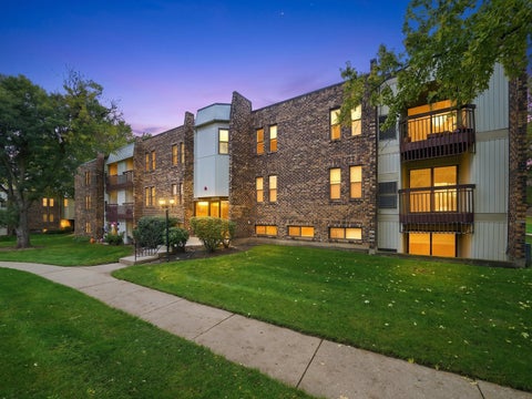 Photo of 2214 Country Club Drive #25c, Woodridge, IL 60517 (MLS # 12786606)