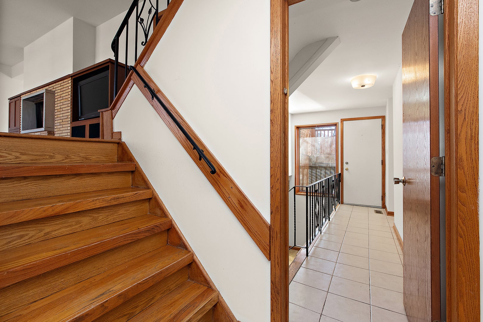 2708 Hawthorne Lane