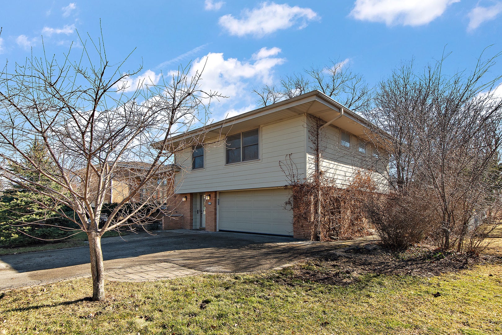 2708 Hawthorne Lane