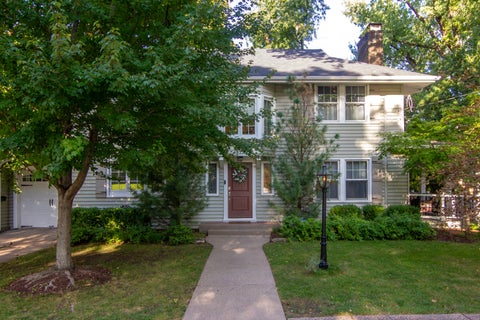 Photo of 315 Ridgewood Avenue, Davenport, IA 52803 (MLS # 12754466)