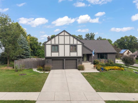 Tiny photo for 850 Glen Crest Drive, Glen Ellyn, IL 60137 (MLS # 12761247)