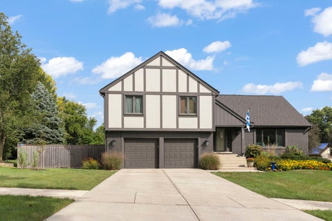 Tiny photo for 850 Glen Crest Drive, Glen Ellyn, IL 60137 (MLS # 12761247)