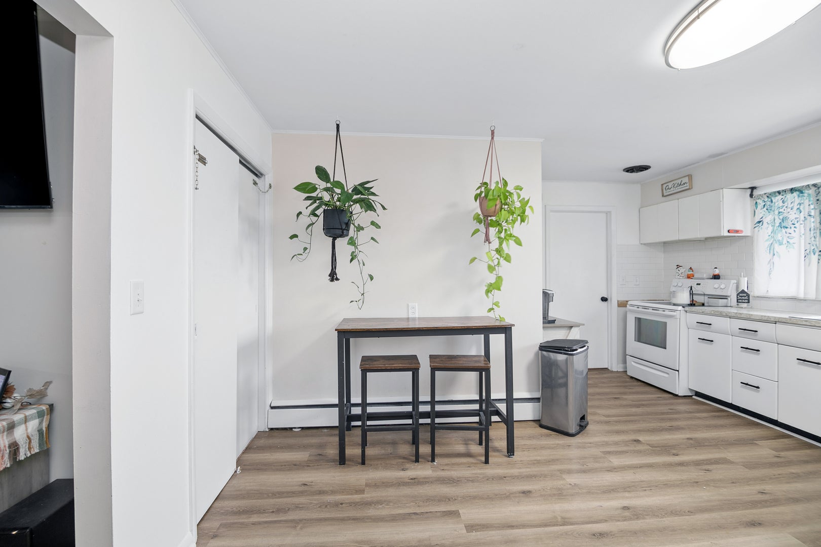 105 E CHARLES Street
