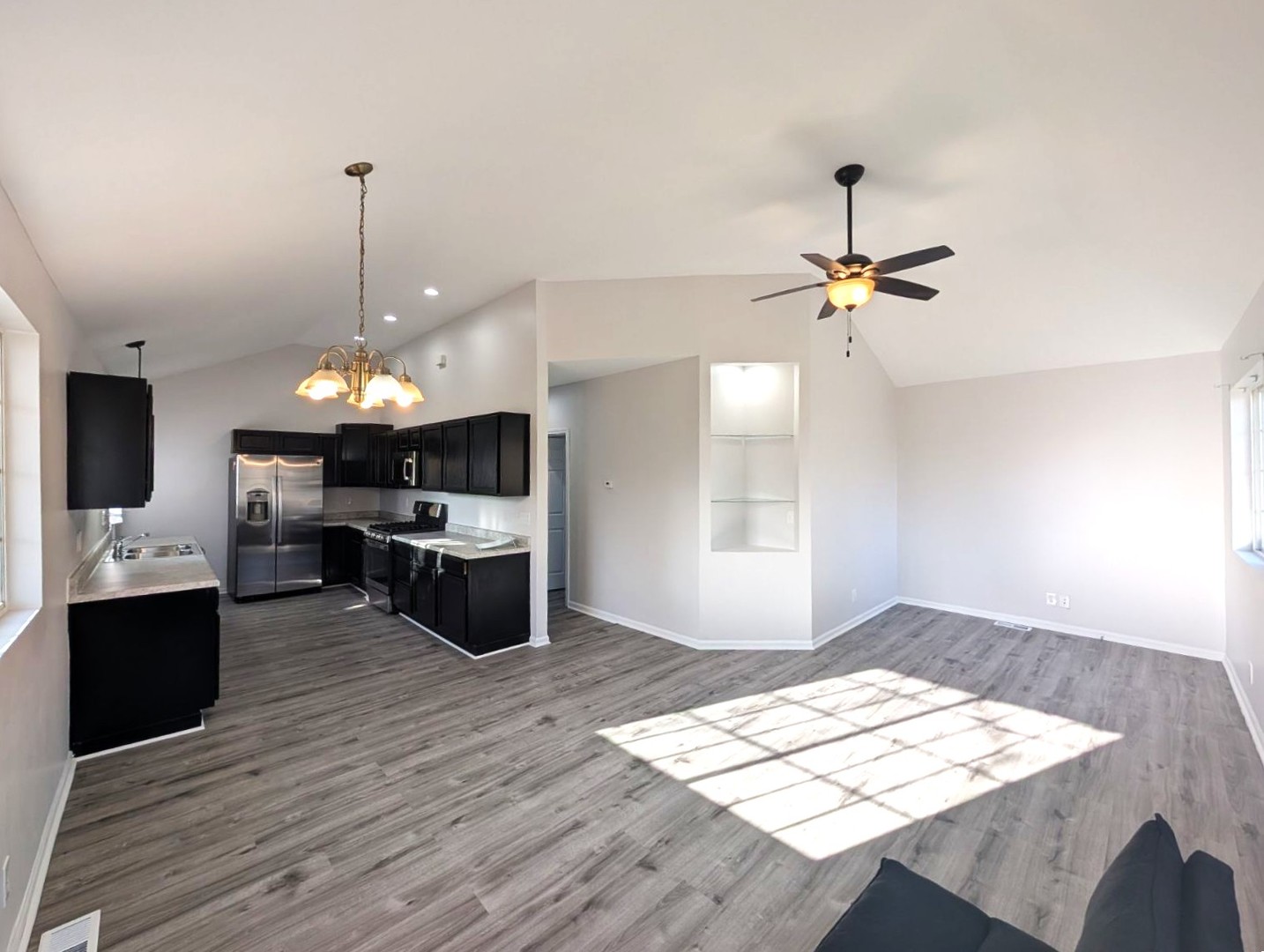 39477 N Hickory Avenue