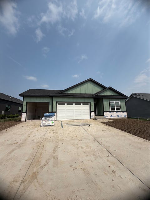 Photo of 6133 Thor Avenue, Davenport, IA 52807 (MLS # 12676458)