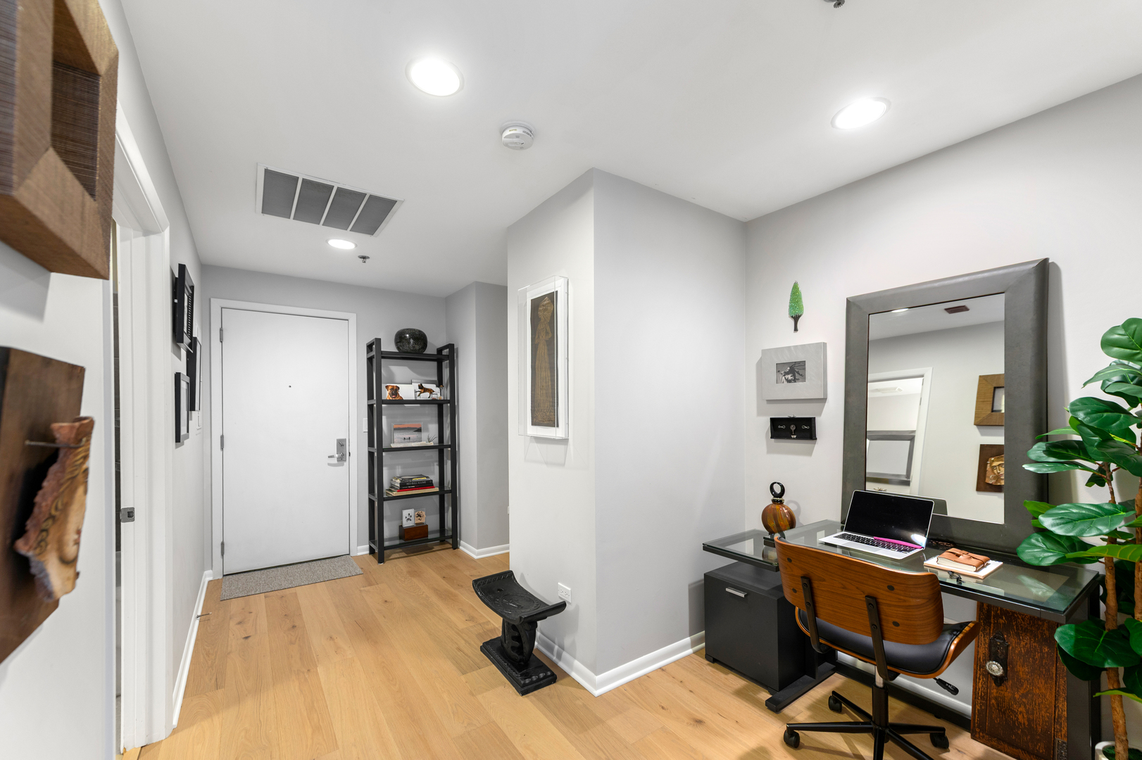 225 S Sangamon Street 304