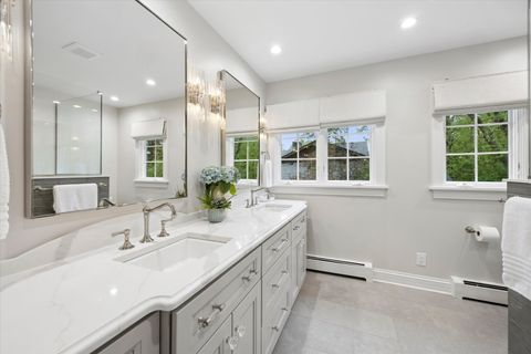 Tiny photo for 698 N Kenilworth Avenue, Glen Ellyn, IL 60137 (MLS # 12632521)