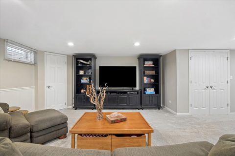 Tiny photo for 698 N Kenilworth Avenue, Glen Ellyn, IL 60137 (MLS # 12632521)