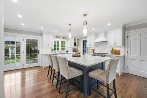 Tiny photo for 698 N Kenilworth Avenue, Glen Ellyn, IL 60137 (MLS # 12632521)