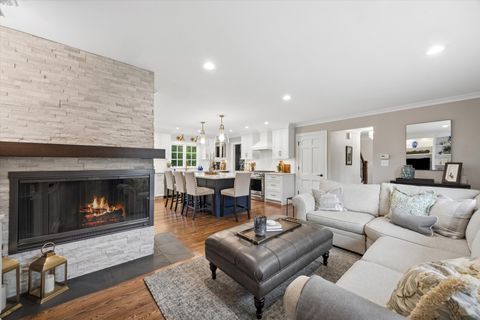 Tiny photo for 698 N Kenilworth Avenue, Glen Ellyn, IL 60137 (MLS # 12632521)
