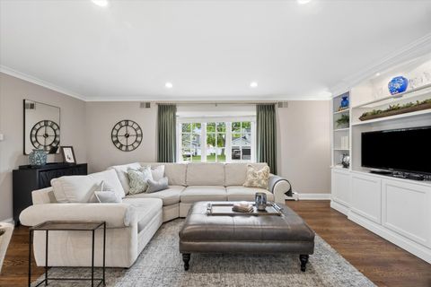 Tiny photo for 698 N Kenilworth Avenue, Glen Ellyn, IL 60137 (MLS # 12632521)