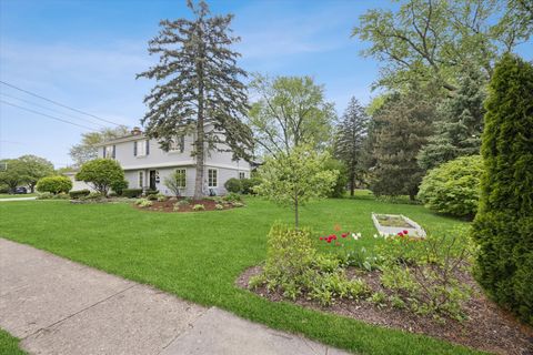 Tiny photo for 698 N Kenilworth Avenue, Glen Ellyn, IL 60137 (MLS # 12632521)