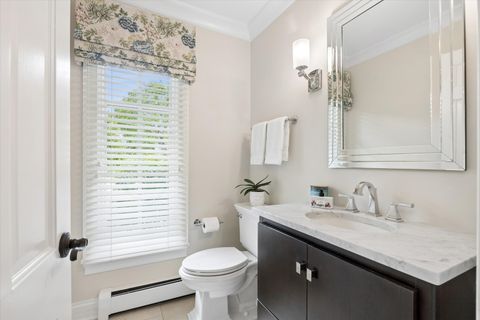 Tiny photo for 698 N Kenilworth Avenue, Glen Ellyn, IL 60137 (MLS # 12632521)