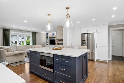Tiny photo for 698 N Kenilworth Avenue, Glen Ellyn, IL 60137 (MLS # 12632521)