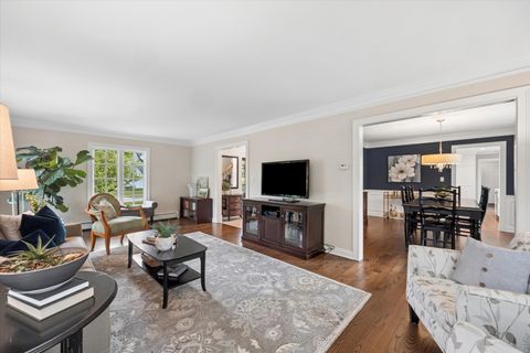 Tiny photo for 698 N Kenilworth Avenue, Glen Ellyn, IL 60137 (MLS # 12632521)