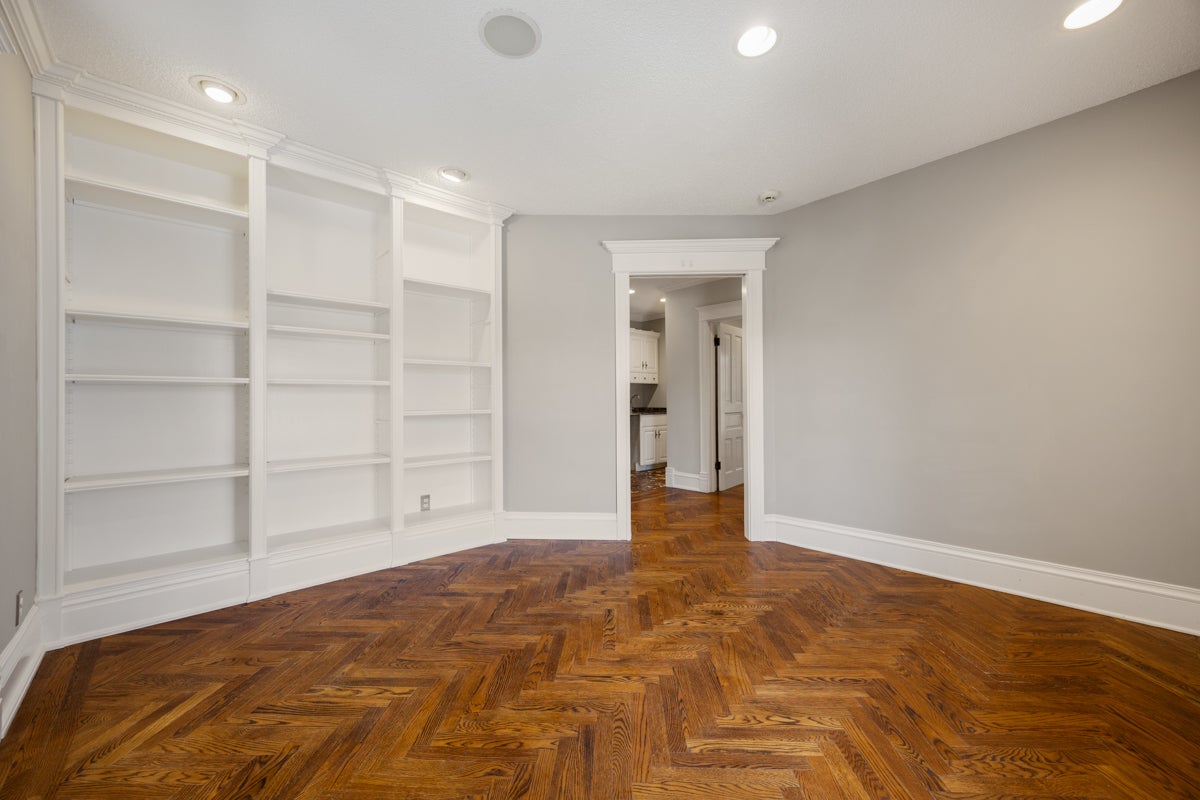 121 N Washington Street