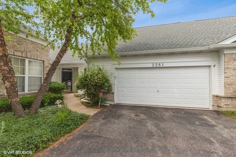 Townhouse in Grayslake IL 2261 Meadowcroft Lane.jpg