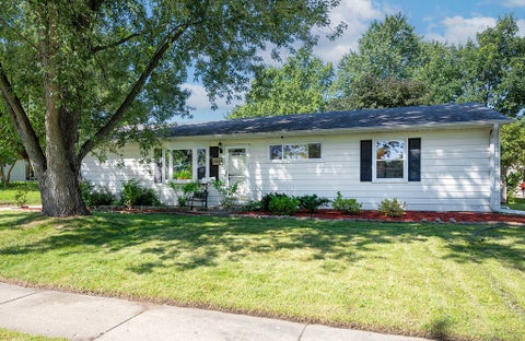 Photo of 18660 W Highfield Drive, Gurnee, IL 60031 (MLS # 12744231)