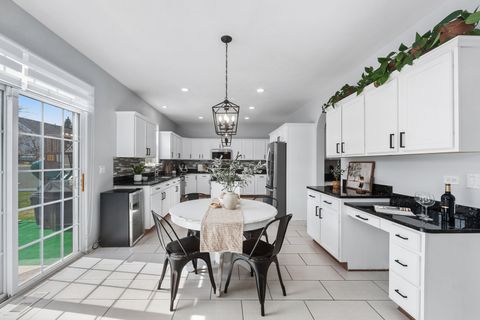 Tiny photo for 305 Hampton Road, Sugar Grove, IL 60554 (MLS # 12585681)