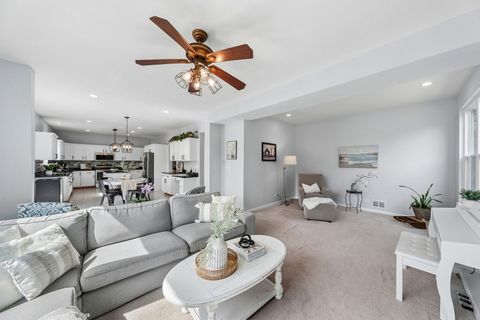 Tiny photo for 305 Hampton Road, Sugar Grove, IL 60554 (MLS # 12585681)