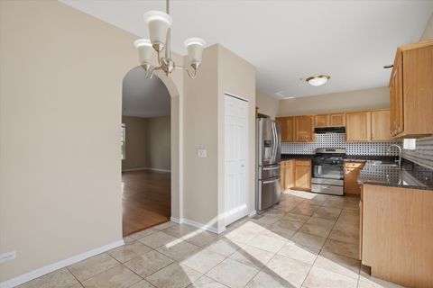Tiny photo for 2720 N Greenwood Avenue, Arlington Heights, IL 60004 (MLS # 12619968)