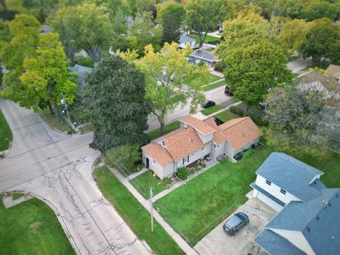 Tiny photo for 320 W Donovan Avenue, Woodstock, IL 60098 (MLS # 12509498)