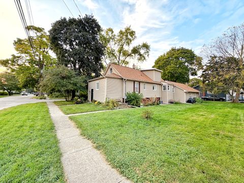 Tiny photo for 320 W Donovan Avenue, Woodstock, IL 60098 (MLS # 12509498)