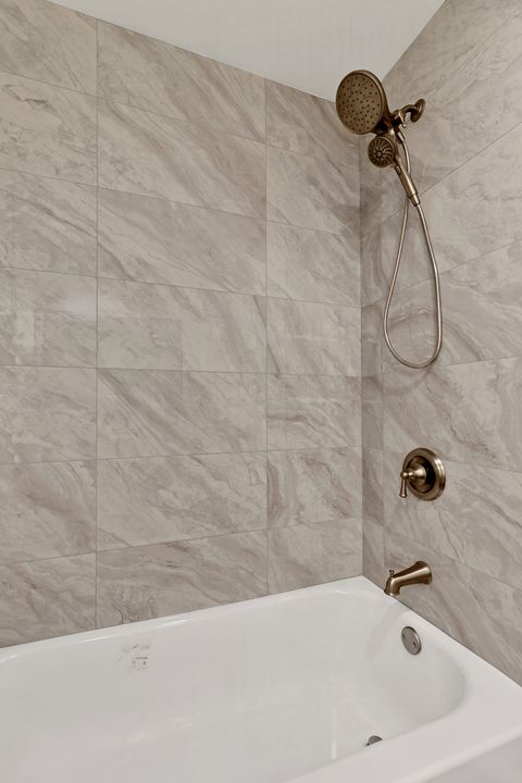 Tiny photo for 1640 W Sherwin Avenue #3B, Chicago, IL 60626 (MLS # 12510361)