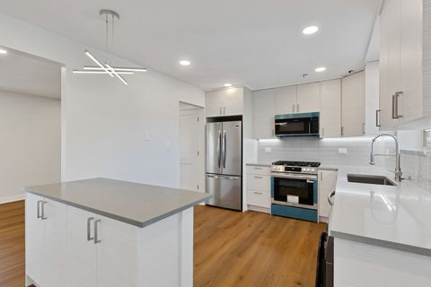 Tiny photo for 1640 W Sherwin Avenue #3B, Chicago, IL 60626 (MLS # 12510361)