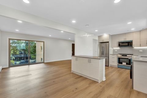 Tiny photo for 1640 W Sherwin Avenue #3B, Chicago, IL 60626 (MLS # 12510361)