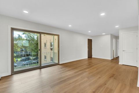 Tiny photo for 1640 W Sherwin Avenue #3B, Chicago, IL 60626 (MLS # 12510361)