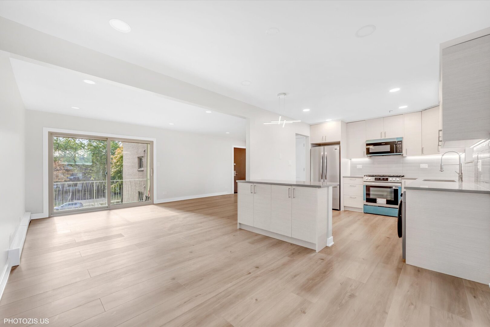 1640 W Sherwin Avenue 3B