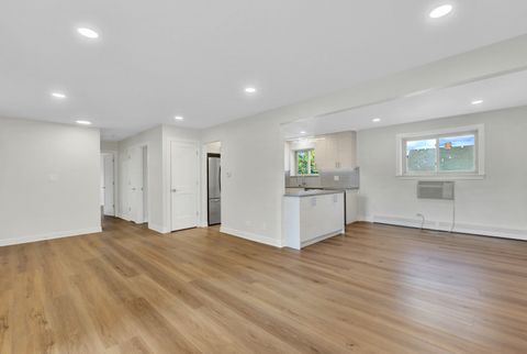 Tiny photo for 1640 W Sherwin Avenue #3B, Chicago, IL 60626 (MLS # 12510361)