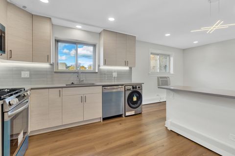 Tiny photo for 1640 W Sherwin Avenue #3B, Chicago, IL 60626 (MLS # 12510361)